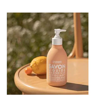COMPAGNIE DE PROVENCE Exfoliating Liquid Marseille Soap 300 мл - жидкое мыло-скраб для тела и рук COMPAGNIE DE PROVENCE